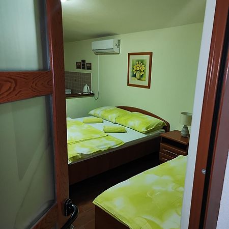 Apartmani Am クルク エクステリア 写真