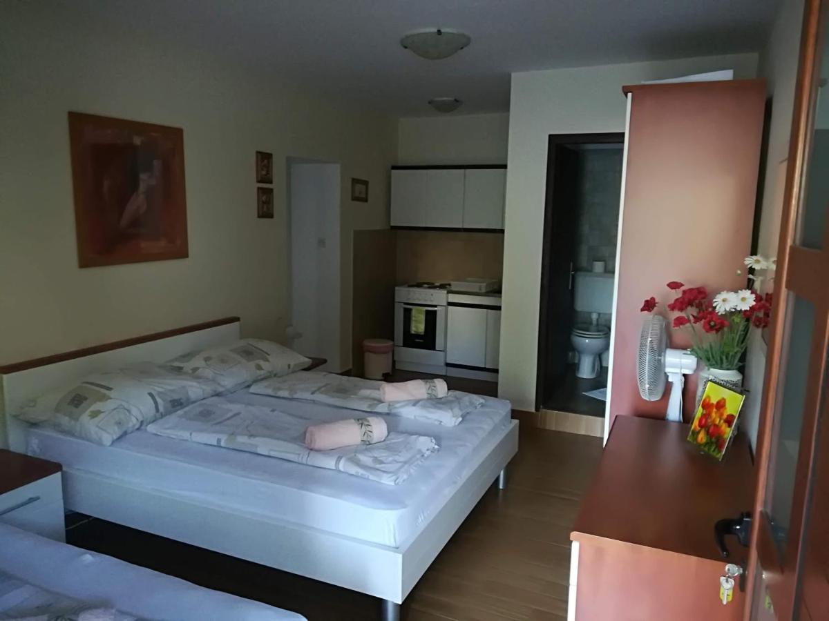 Apartmani Am クルク エクステリア 写真