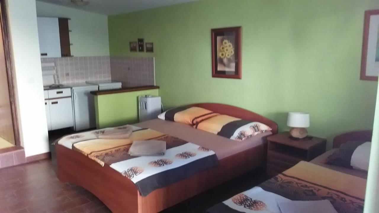 Apartmani Am クルク エクステリア 写真