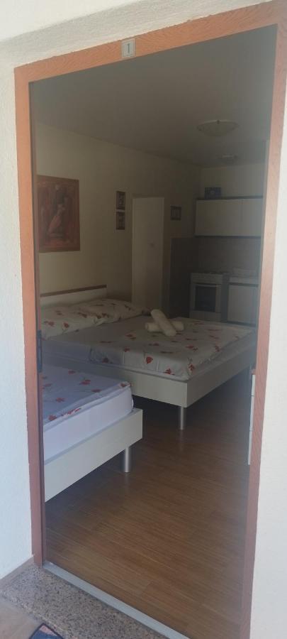 Apartmani Am クルク エクステリア 写真
