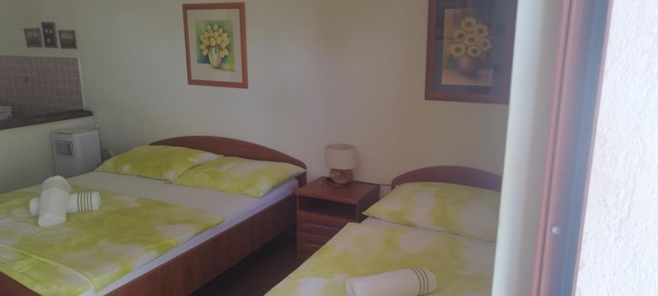 Apartmani Am クルク エクステリア 写真